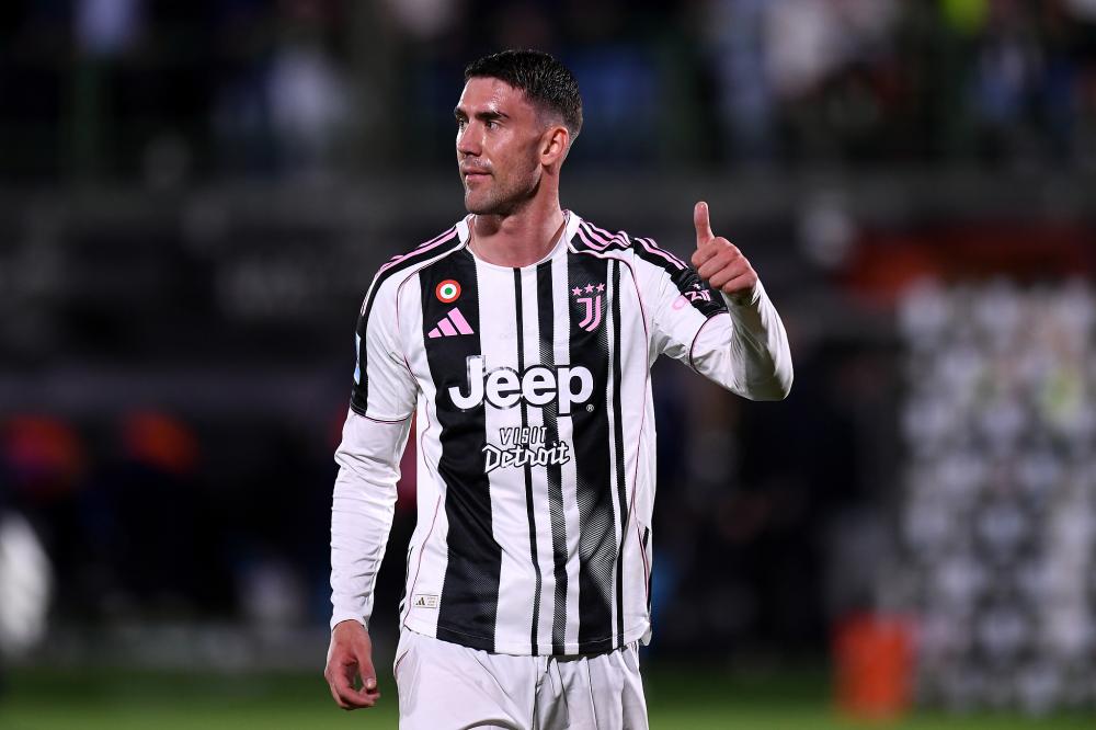 九人皇马主场输球，转播镜头拍到贝林辱骂四官：你XX的白痴